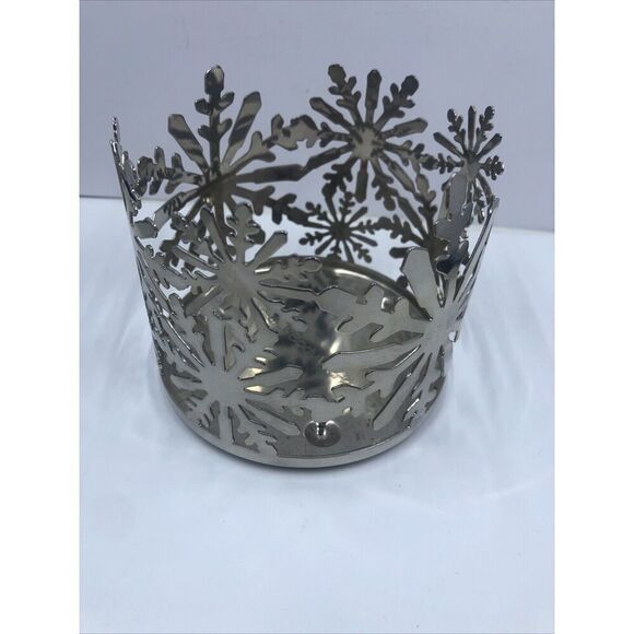 Slatkin Bath & Body Works 4 oz  Metal Sleeve Candle Holder Christmas  Snowflakes - Picture 1 of 8